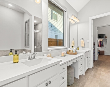 816 Hollett Court - Photo Thumbnail 13