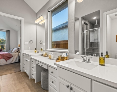 816 Hollett Court - Photo Thumbnail 14