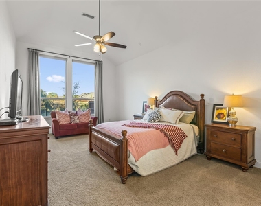 816 Hollett Court - Photo Thumbnail 8