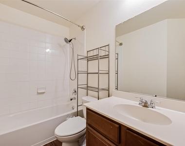 1405 Pampa Grass Drive - Photo Thumbnail 20