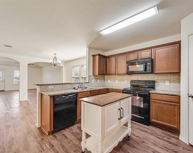 1405 Pampa Grass Drive - Photo Thumbnail 10
