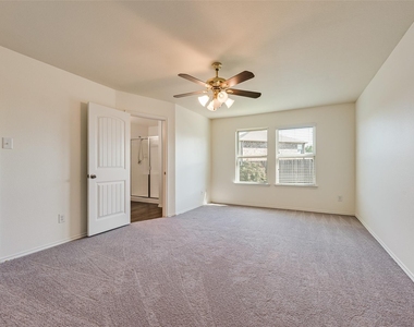 1405 Pampa Grass Drive - Photo Thumbnail 15