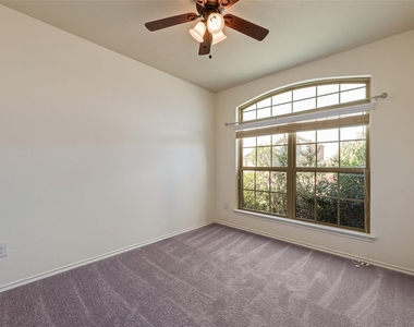 1405 Pampa Grass Drive - Photo Thumbnail 12