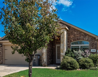 1405 Pampa Grass Drive - Photo Thumbnail 5