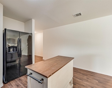 1405 Pampa Grass Drive - Photo Thumbnail 11