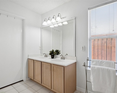 2313 Tisbury Way - Photo Thumbnail 11