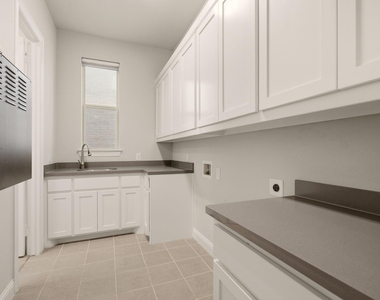 1014 Devonshire Drive - Photo Thumbnail 10