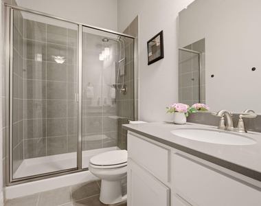 1014 Devonshire Drive - Photo Thumbnail 13