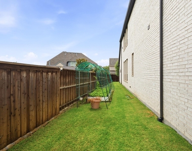 1014 Devonshire Drive - Photo Thumbnail 24