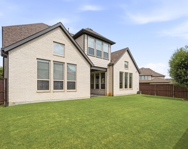 1014 Devonshire Drive - Photo Thumbnail 25