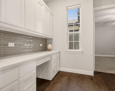 1014 Devonshire Drive - Photo Thumbnail 4