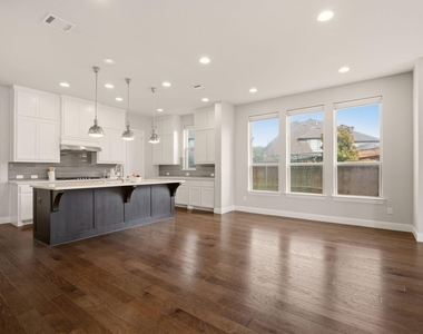 1014 Devonshire Drive - Photo Thumbnail 3