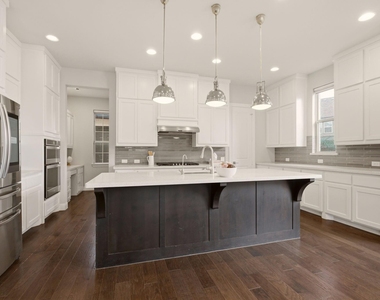 1014 Devonshire Drive - Photo Thumbnail 2
