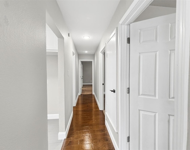 2909 White Oak Lane - Photo Thumbnail 23
