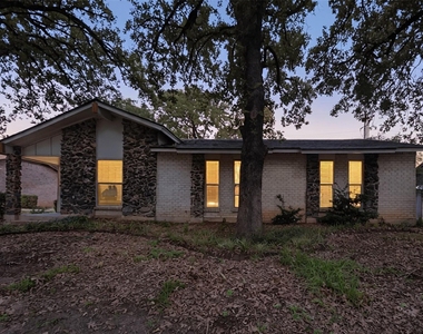 2909 White Oak Lane - Photo Thumbnail 1