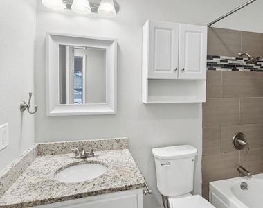 2909 White Oak Lane - Photo Thumbnail 18