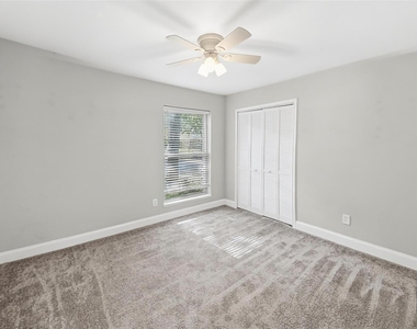 2909 White Oak Lane - Photo Thumbnail 15