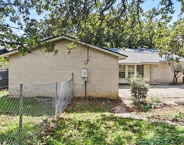 2909 White Oak Lane - Photo Thumbnail 25