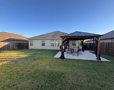 1209 Fieldstone Court - Photo Thumbnail 14