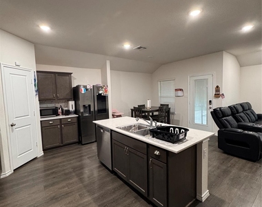 1209 Fieldstone Court - Photo Thumbnail 10
