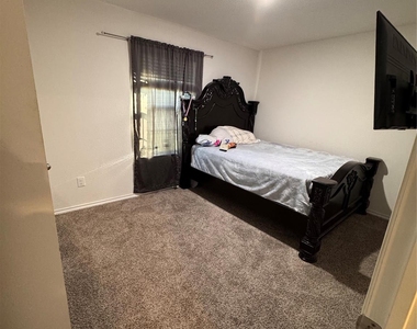 1209 Fieldstone Court - Photo Thumbnail 4