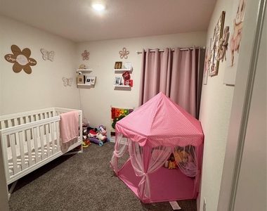 1209 Fieldstone Court - Photo Thumbnail 5