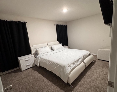 1209 Fieldstone Court - Photo Thumbnail 11