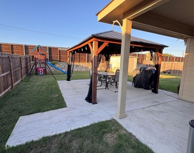 1209 Fieldstone Court - Photo Thumbnail 17