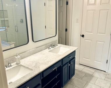 4327 Chasemoor Place - Photo Thumbnail 7