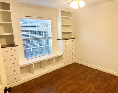 4327 Chasemoor Place - Photo Thumbnail 9