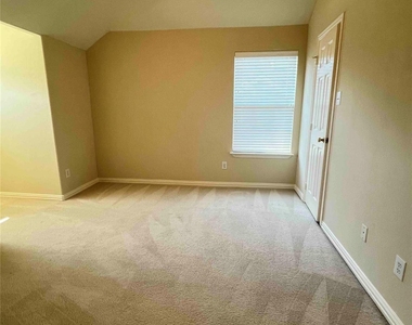 4203 Iron Lane - Photo Thumbnail 11