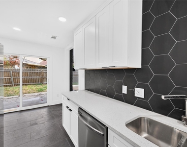 2925 Allister Street - Photo Thumbnail 10