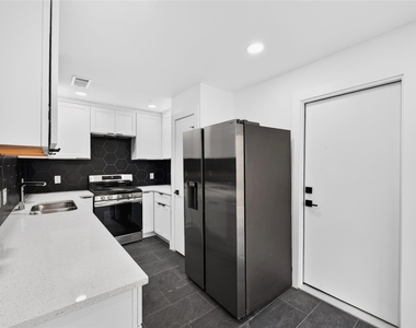 2925 Allister Street - Photo Thumbnail 7