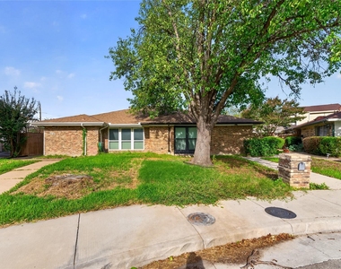 2925 Allister Street - Photo Thumbnail 1