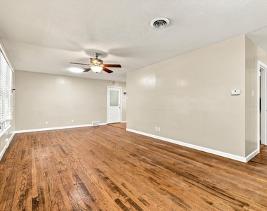 204 University Drive - Photo Thumbnail 5