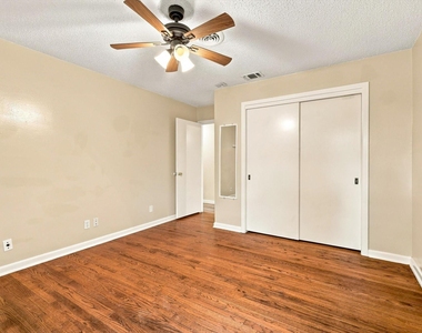 204 University Drive - Photo Thumbnail 18