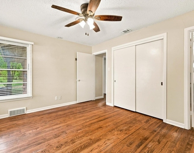 204 University Drive - Photo Thumbnail 14