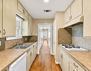 204 University Drive - Photo Thumbnail 10
