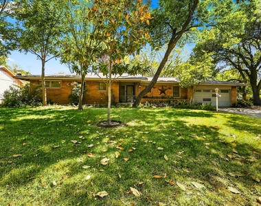 204 University Drive - Photo Thumbnail 2
