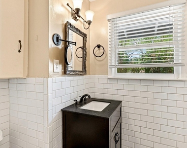 204 University Drive - Photo Thumbnail 17
