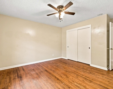 204 University Drive - Photo Thumbnail 22