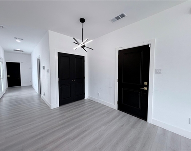 3301 Garden Lane - Photo Thumbnail 8