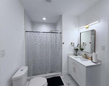3301 Garden Lane - Photo Thumbnail 18