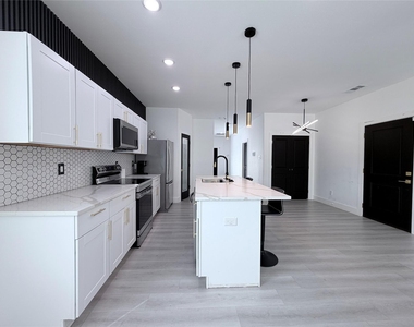 3301 Garden Lane - Photo Thumbnail 5
