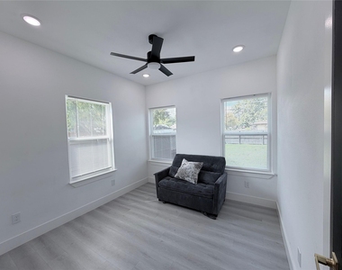 3301 Garden Lane - Photo Thumbnail 16