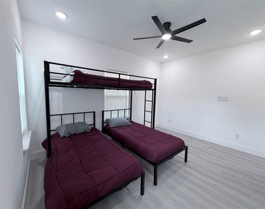 3301 Garden Lane - Photo Thumbnail 15