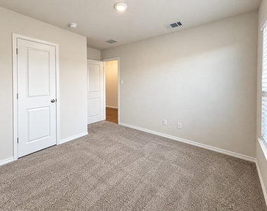 147 Mapleoak Drive - Photo Thumbnail 2