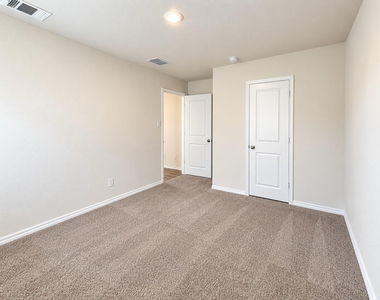 147 Mapleoak Drive - Photo Thumbnail 6