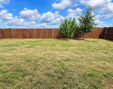147 Mapleoak Drive - Photo Thumbnail 21