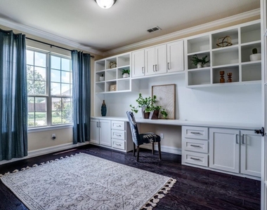 1060 Enchanted Rock Drive - Photo Thumbnail 2